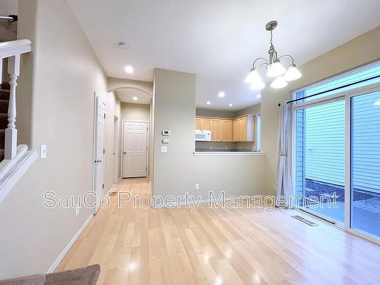1146 SE Westerland St — Photo 3