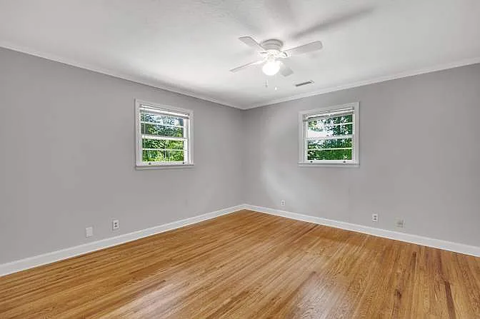 Kingsway Cir — Photo 1