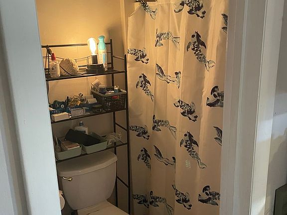 5th image of 614 Armandale St #6-AD