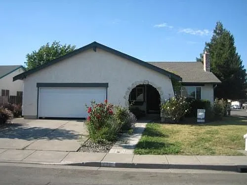 776 Sequoia Dr photo 1