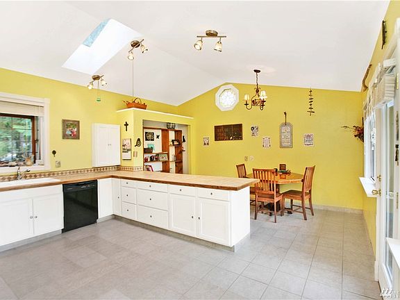 5th image of 31 E Forest Dr