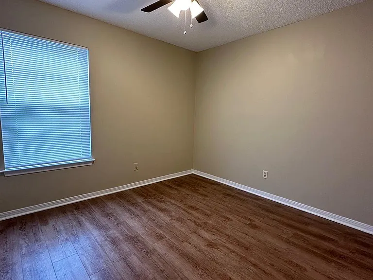 2374 Windstone Dr — Photo 9