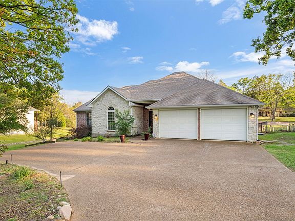 3rd image of 116 1st Oak Dr