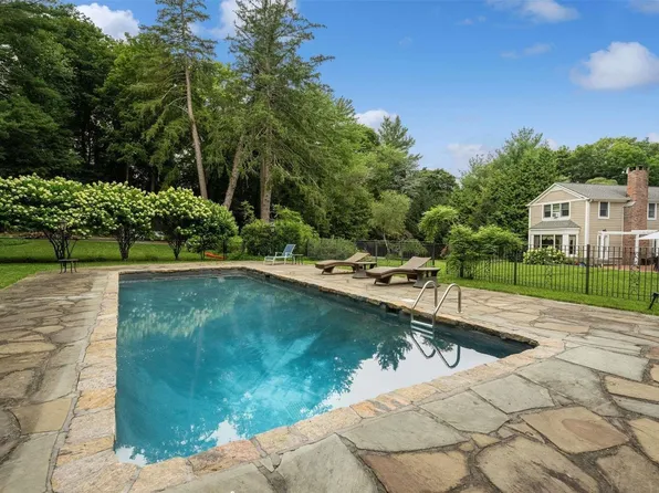 1884 N Muttontown Road, Muttontown, NY 11791
