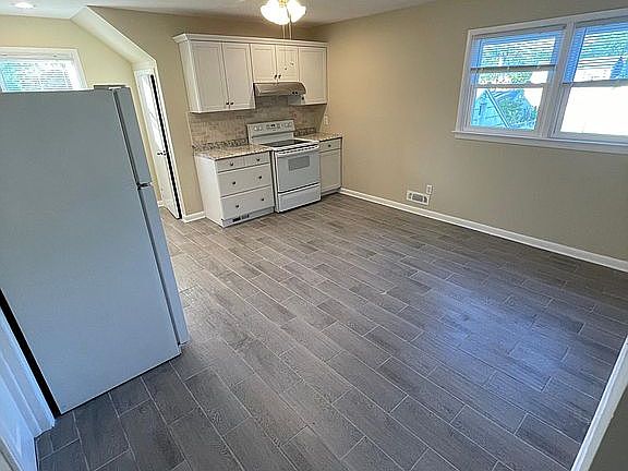 5th image of 115 S 19th Ave Floor 2