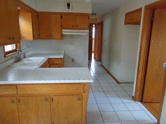 4th image of 4506 N Narragansett Ave