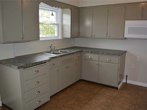 5th image of 1128 Ivanhoe Ave