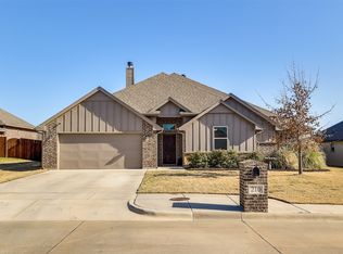 210 Bayless Ave, Godley, TX 76044