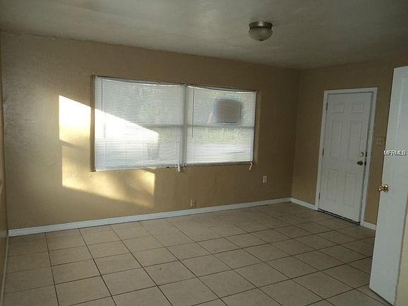 4th image of 986 22nd Ave S