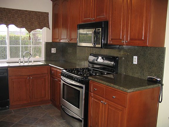 Granite/Oak Kitchen 