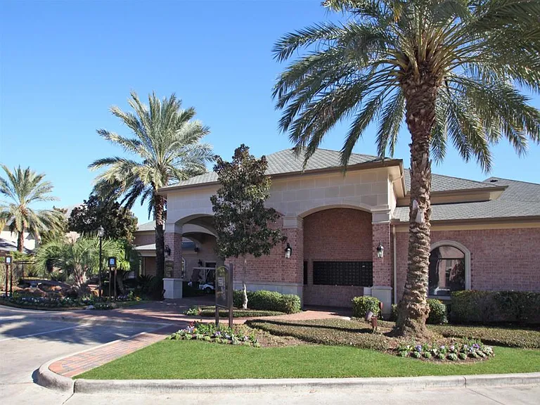 San Brisas Apartment Homes — Photo 36