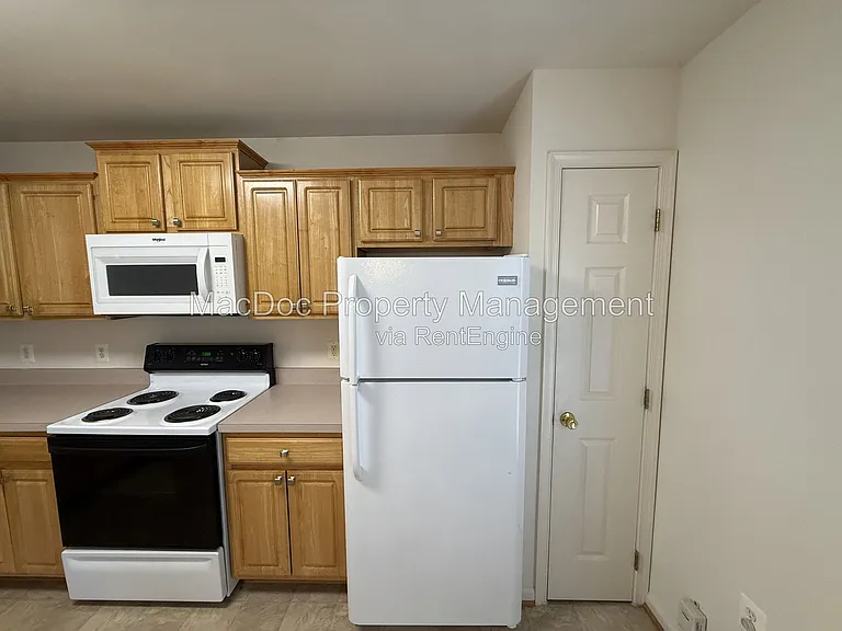 219 Merrill Ct — Photo 10