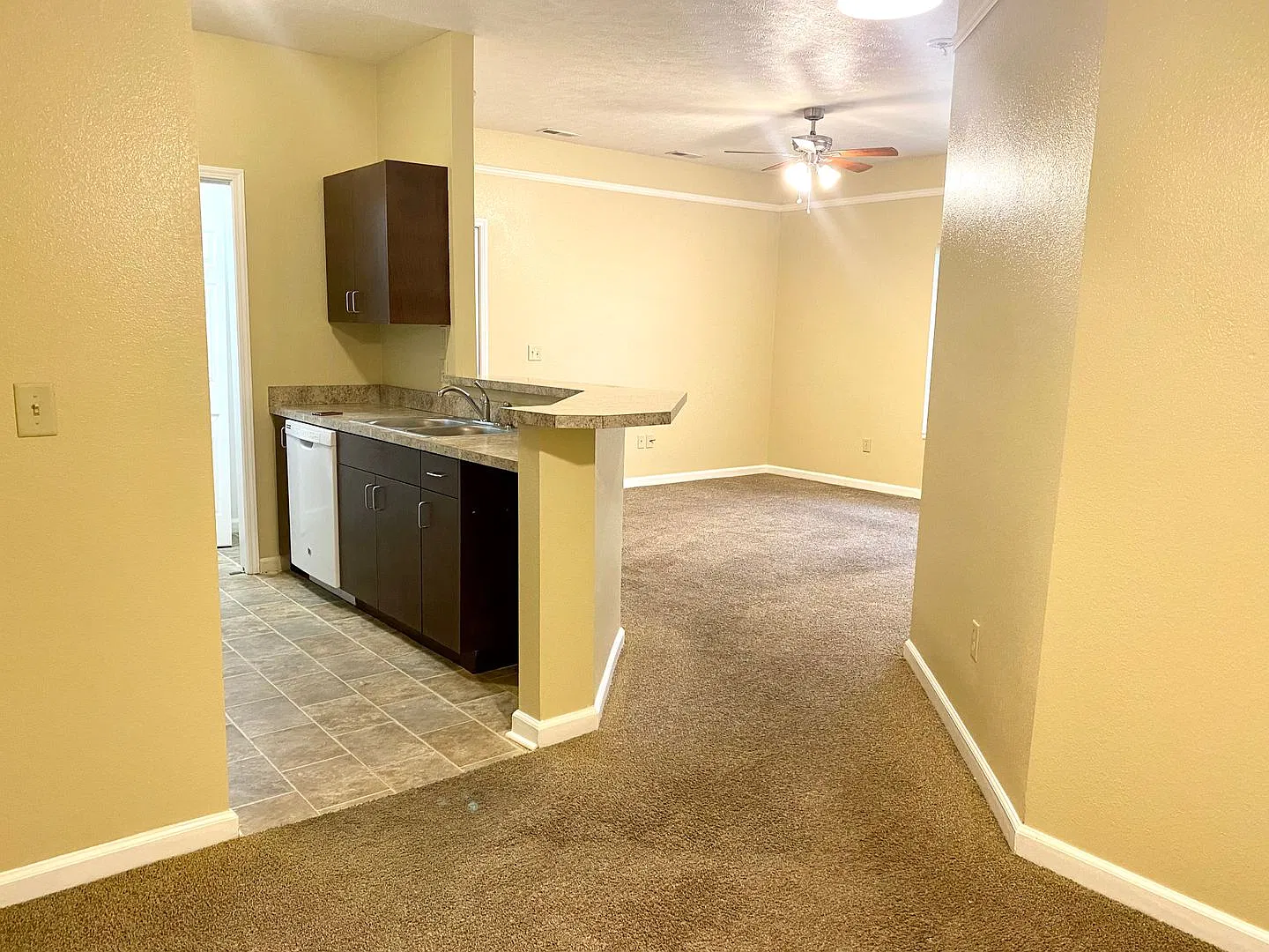 Prairie Pointe Apartments — Photo 3