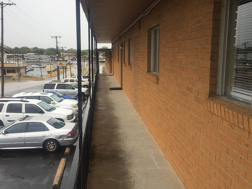 2nd image of 806 Safady Ave