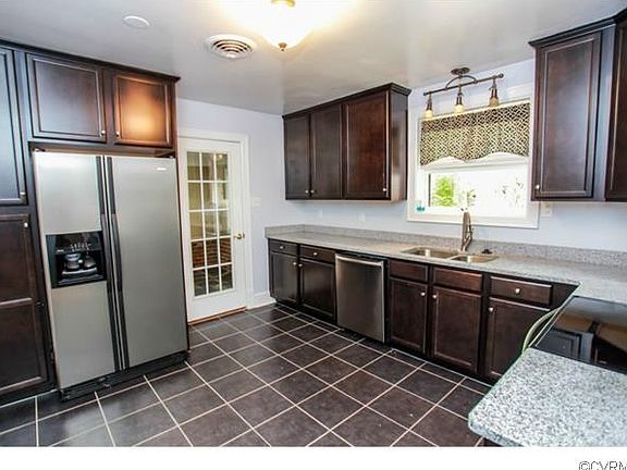 3rd image of 3031 Darnley Dr