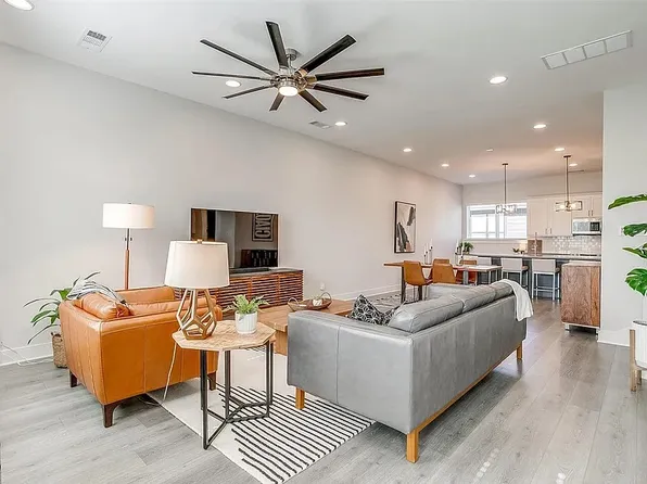 2818 Addison Park Ln, Fort Worth, TX 76110