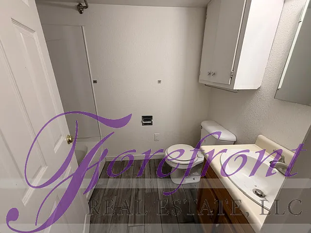 1105 S Locust St — Photo 7