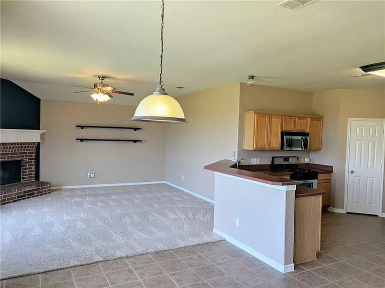 2200 Fieldcrest Dr — Photo 21