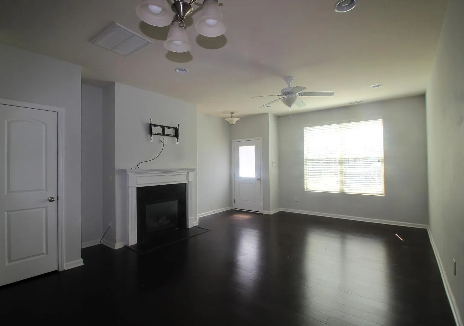 2 bed, 2.5 bath, 1252 sqft, $1,795 — Photo 4