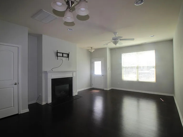 73 Pocono Dr — Photo 4