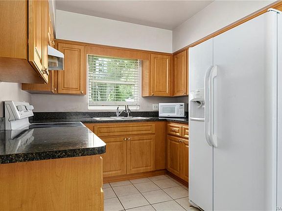 3rd image of 943 S Bel Air Dr