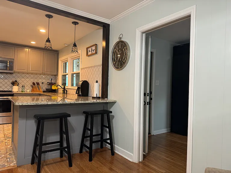 BREAKFAST BAR