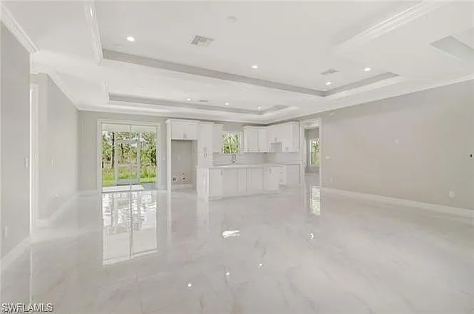 3 bed, 2.0 bath, 1735 sqft, $3,400 — Photo 3