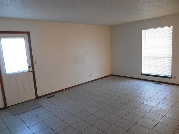 2nd image of 214 W Westchester Way