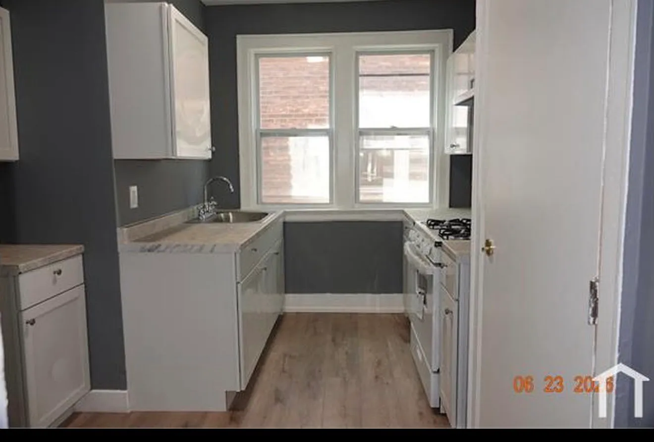 3 bed, 1100 sqft, $1,200 — Photo 3