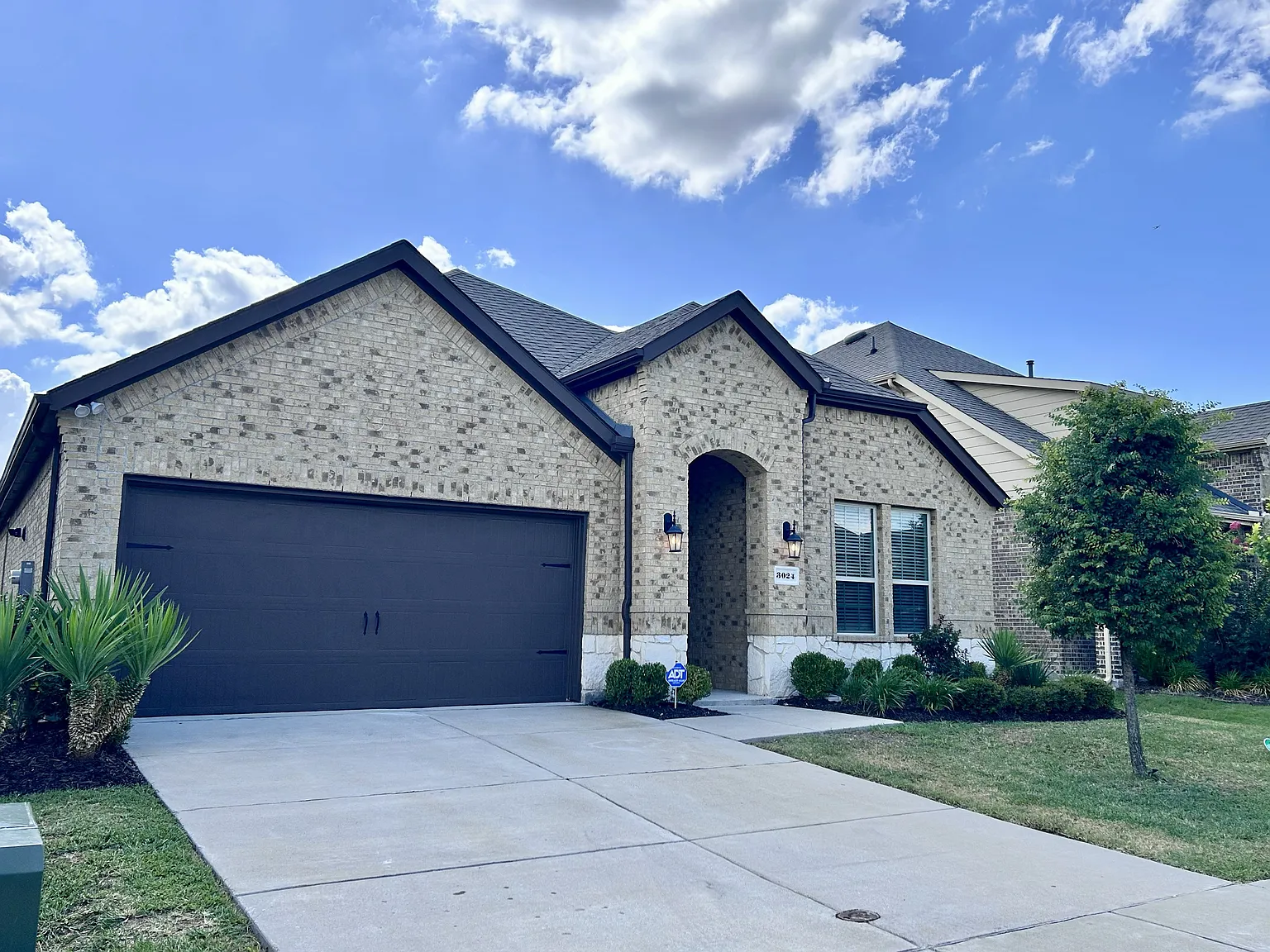 4 bed, 2157 sqft, $2,795 — Photo 2