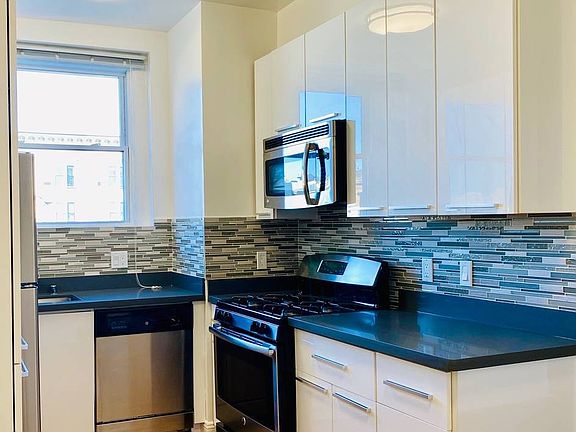 2nd image of 1935 Franklin St APT 501