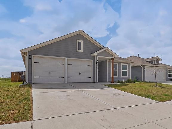 3rd image of 1104 Tiger Lily Ln
