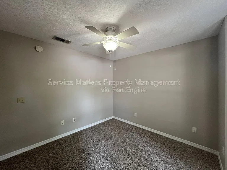 5959 Sleepy Hollow Ct — Photo 33