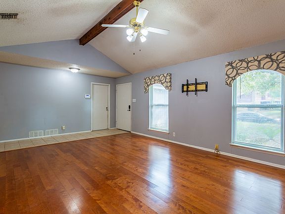 5th image of 3023 Shingle Oak Dr