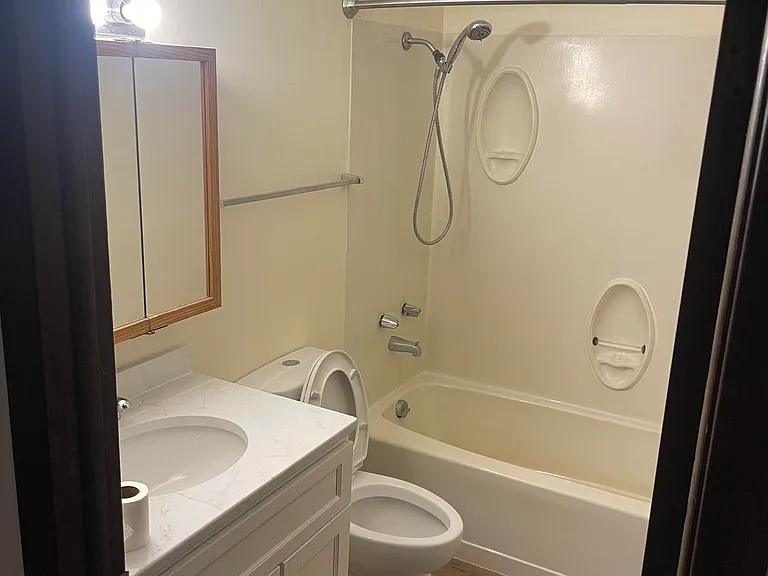 718 E Maryland St — Photo 3