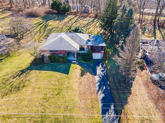3rd image of 724 Morningstar Dr