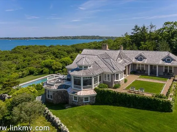 7 Clay Pit Ln, Aquinnah, MA 02535