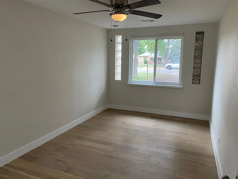 2541 Oneida St — Photo 11
