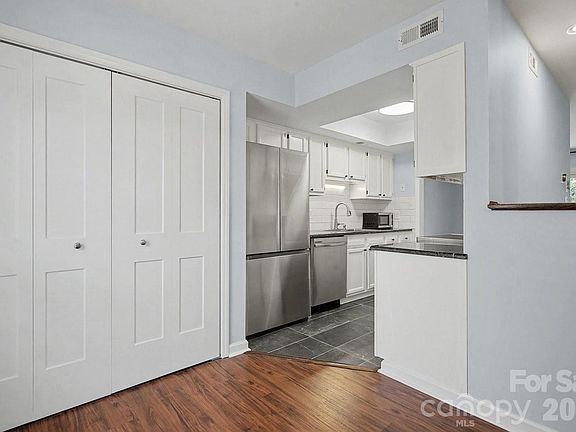 4th image of 9241 N Vicksburg Park Ct