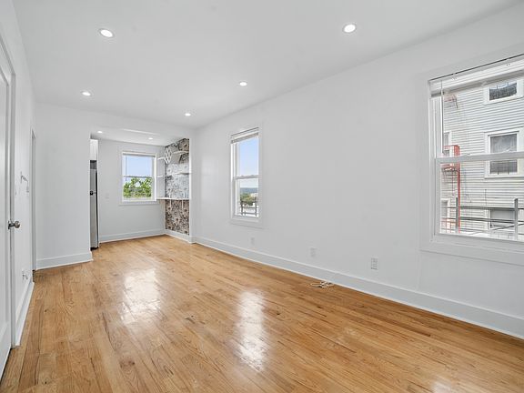 5th image of 31 Van Cortlandt Park Ave Floor 1