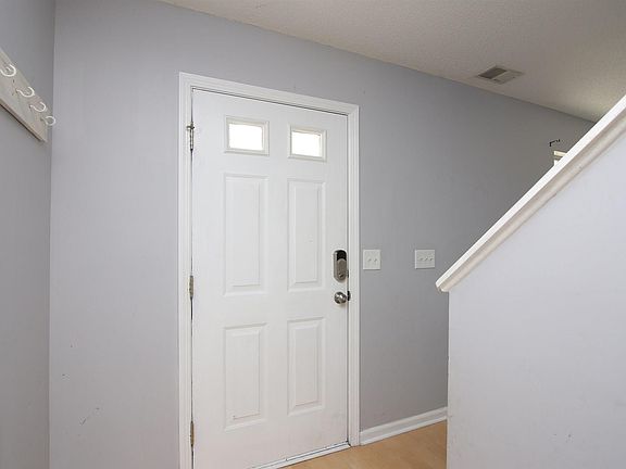 4th image of 498 Fox Trot Dr