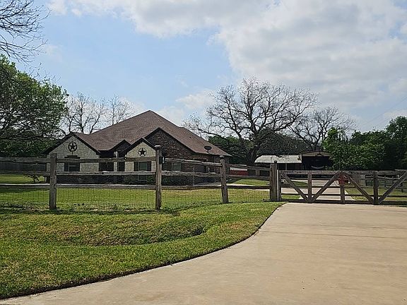 2nd image of 114 Valley Vista Dr