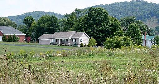 1st image of 100 Goldenrod Ln