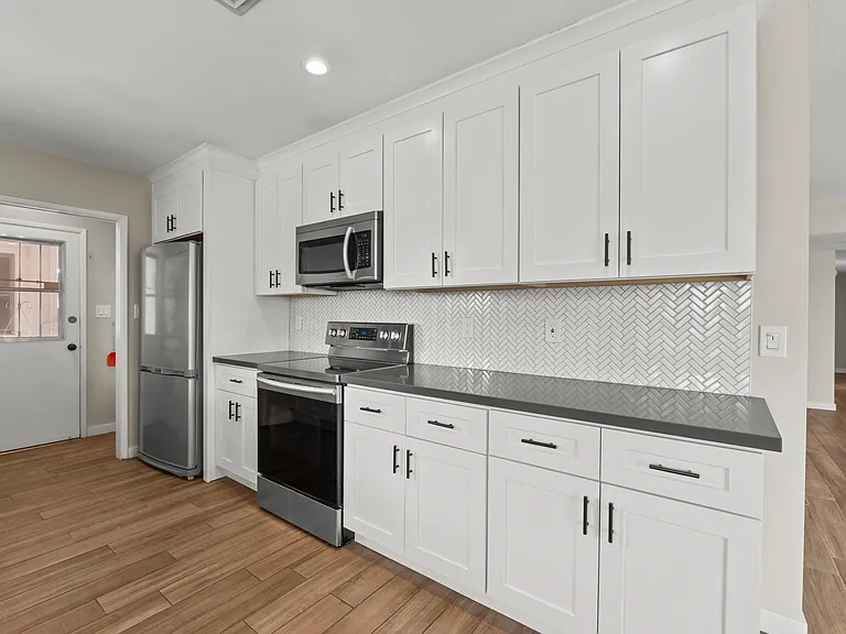 1229 E Manhatton Dr — Photo 11