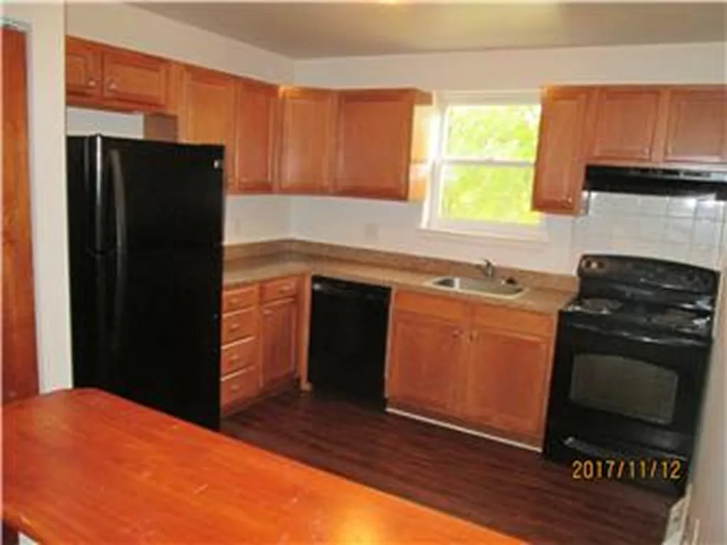 3 bed, 1.5 bath, 1500 sqft, $1,750 — Photo 3