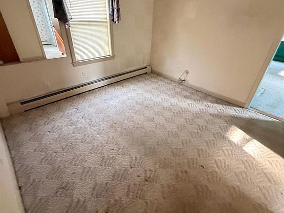 4th image of 18 Alger Ave