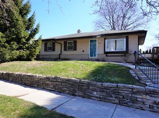 1606 N Lakeview Ave, Port Washington, WI