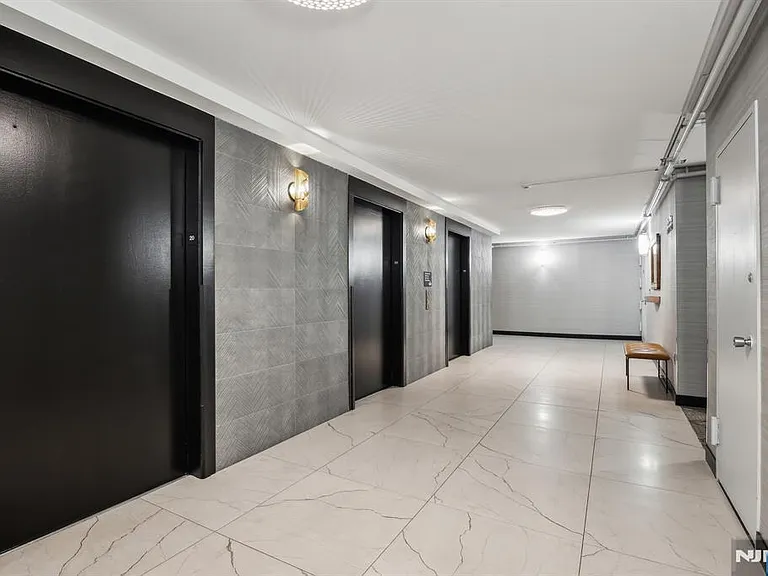 300 Winston Dr #2020 — Photo 21