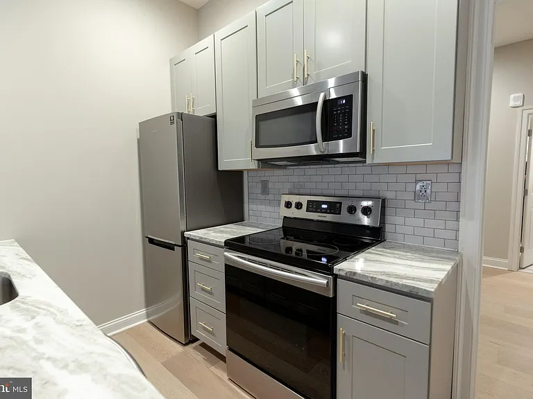 1411-1 Walnut St #203 — Photo 6
