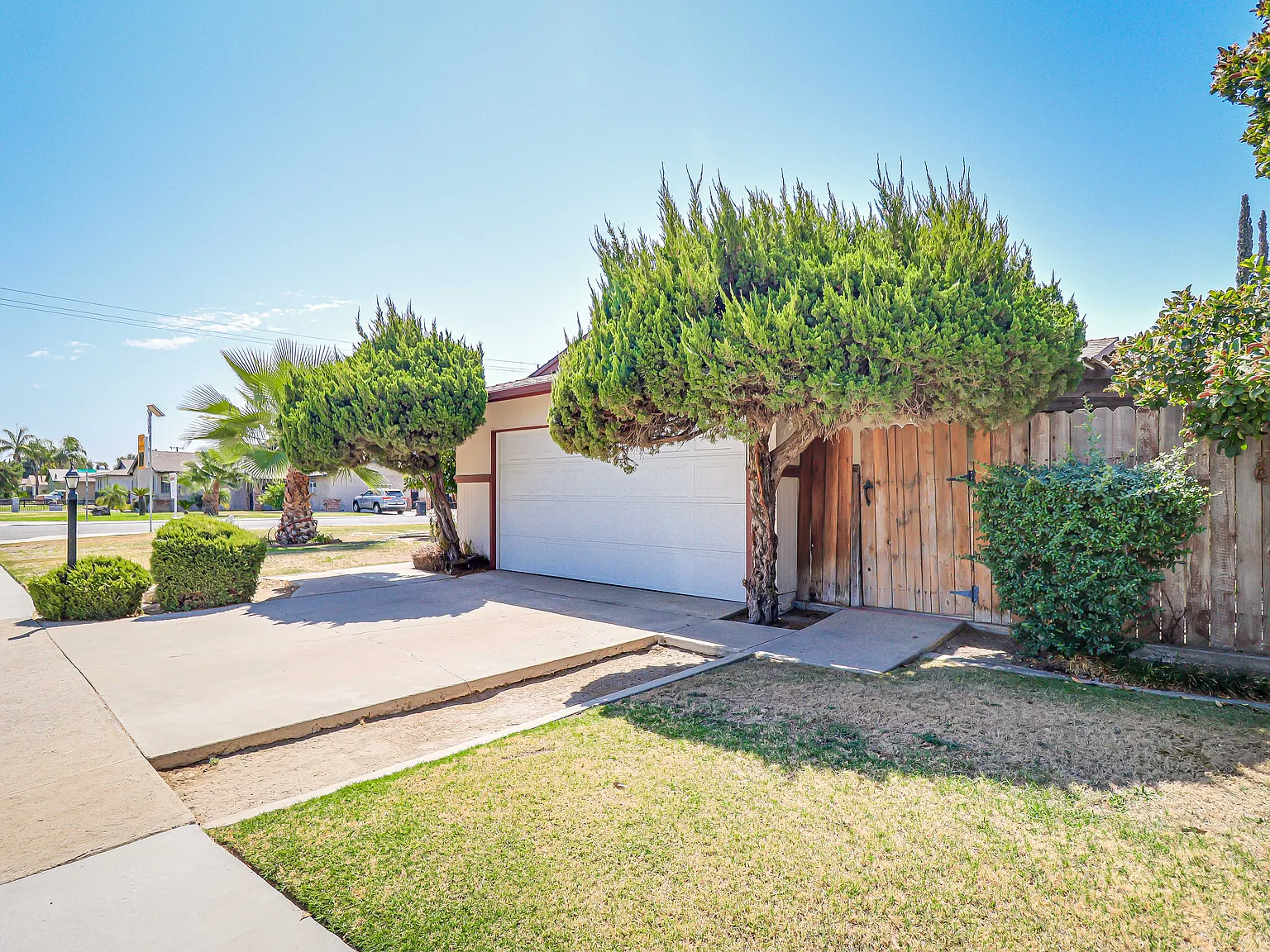 3 bed, 1.5 bath, 1200 sqft, $1,925 — Photo 3